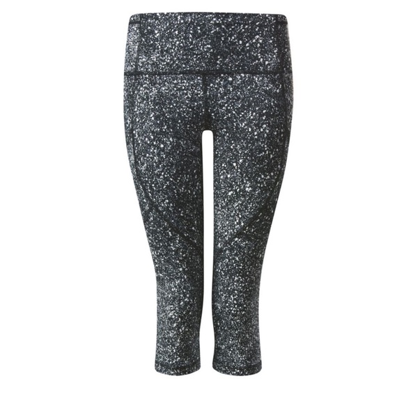 Lululemon Mesh Outrun 17” Crop Leggings Sz 10 - Picture 9 of 9